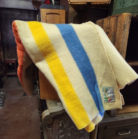 Vintage Orrolaskin Wool Blanket - Picture 4 of 8